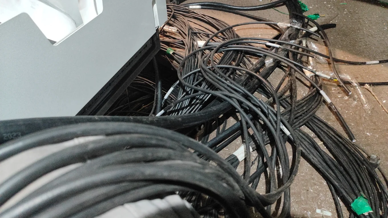 Serviço elétrico realizado pela LS Soluções